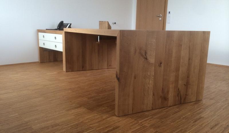 Schreibtisch Büro mit Schubladen
