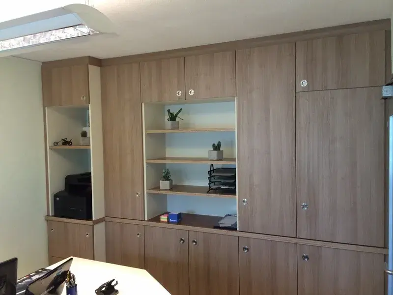 Büro Schrankwand mit Regalen