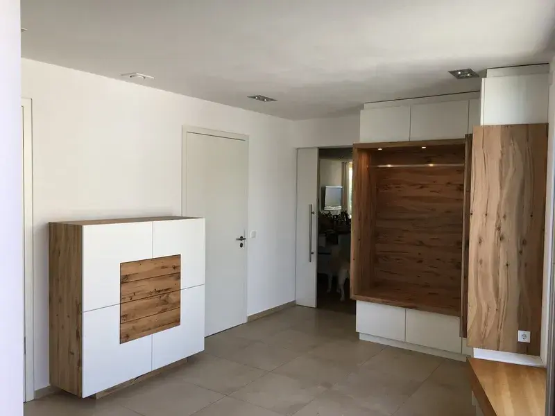 Garderobe mit Schrank und Einbauschrank