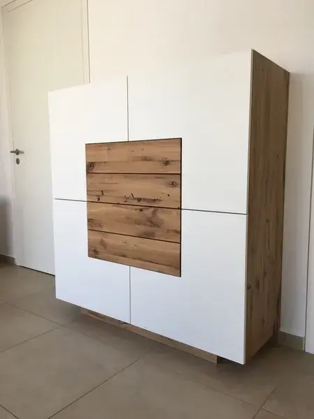 Garderobe Quadratischer Schrank