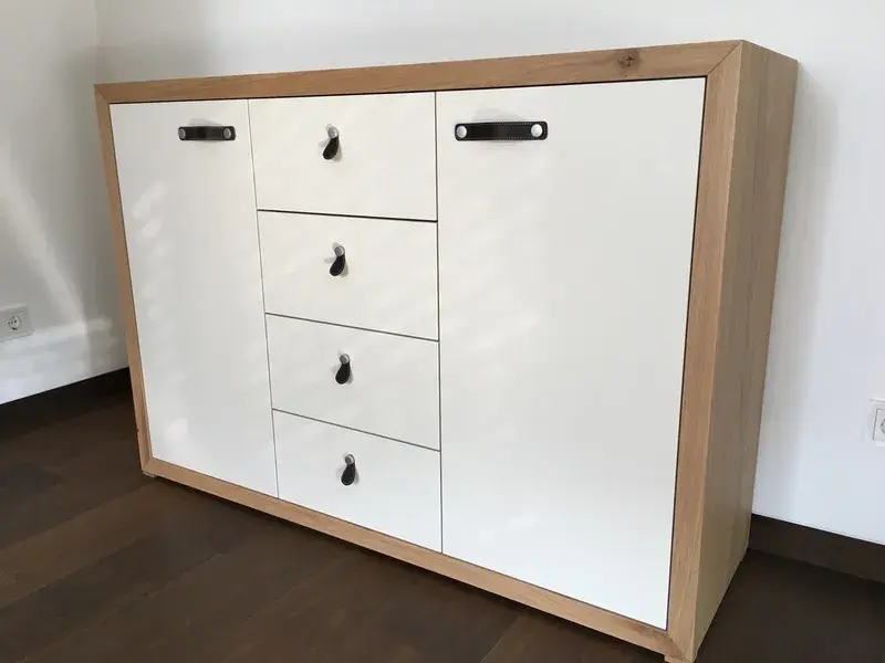 Kinderzimmer Kommode mit Türen und Schubladen